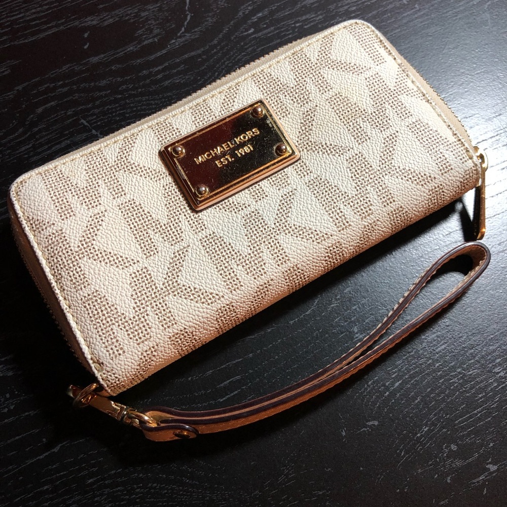Michael Kors wristlet wallet